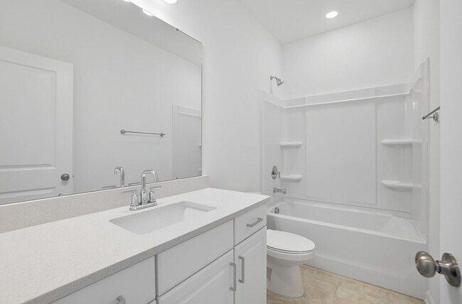 Building Photo - Brand-new three-story townhome in the Univ...