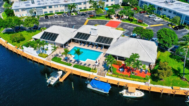 Building Photo - 170 Cypress Club Dr