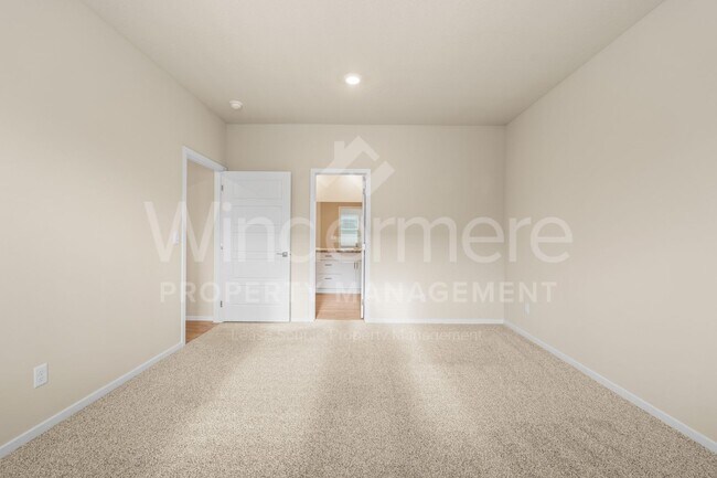 Building Photo - Welcome to this stunning 4-bedroom, 2-bathroom home located in the heart of Spokane, WA.