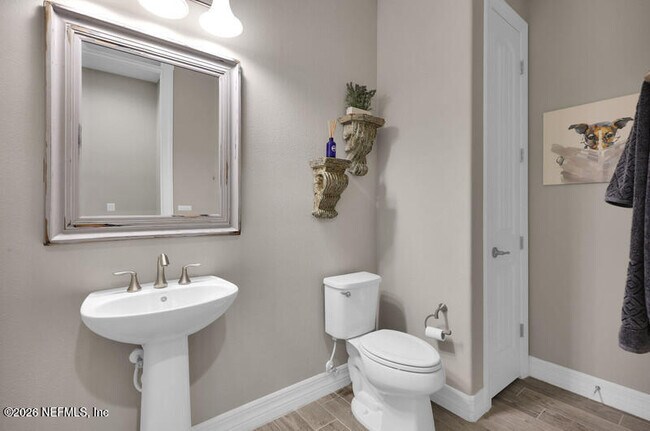 Building Photo - 331 Los Alamos St