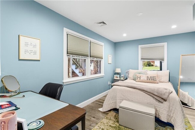 Building Photo - 4 James St