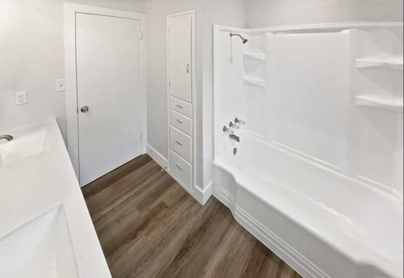 Building Photo - 704 Mountain Ave