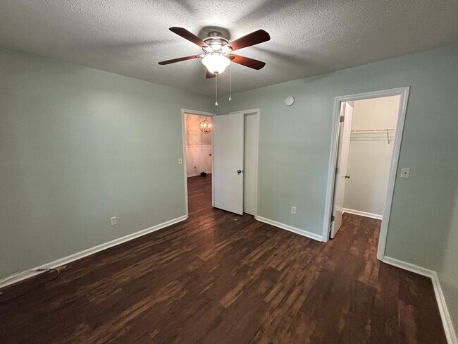 Building Photo - 5202 Fox Ct