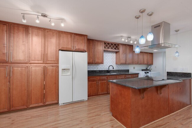 Building Photo - Remodeled two bedroom unit with two car carport near UNLV
