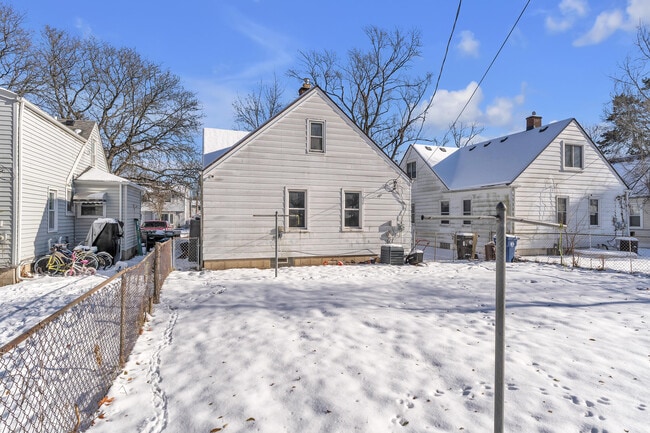 Building Photo - 11319 Tecumseh Ave