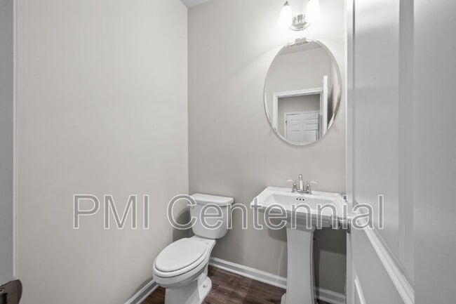 Building Photo - 537 Jefferson Chase St