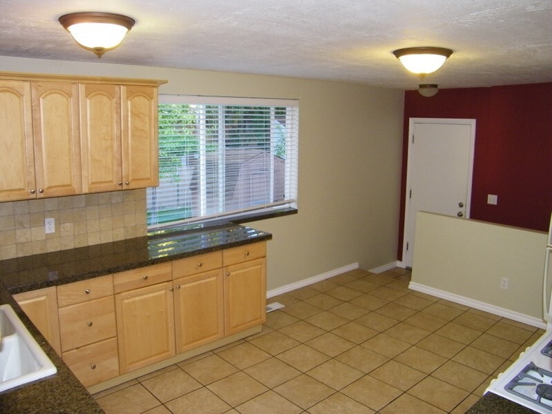 Building Photo - 6893 Rhonda Ave