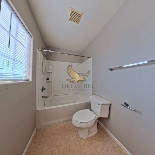 Building Photo - 548 Haunts Walk Ave