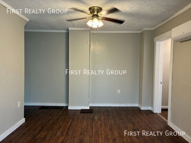 Building Photo - 2660 Hazel Ave