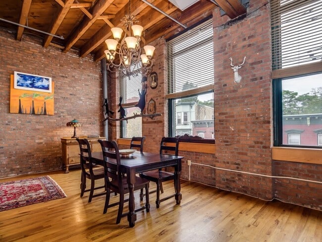 Building Photo - 126 Webster Ave