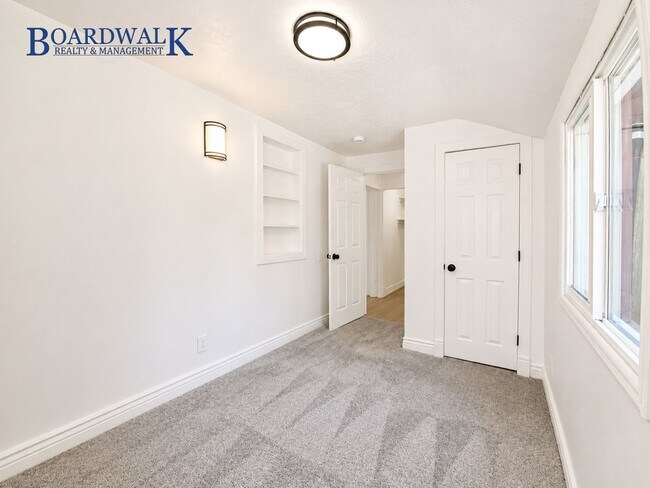 Building Photo - 3396 S 900 E