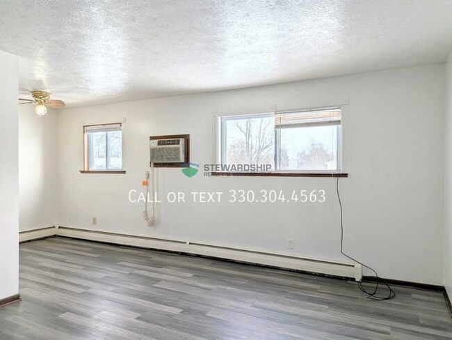 Building Photo - 285 Villa St