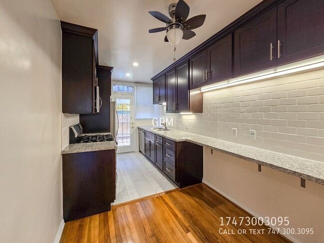 Building Photo - 2004 N Vermont Ave