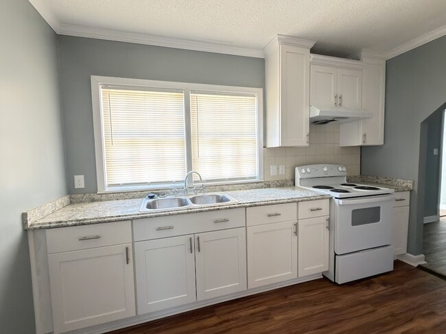 Building Photo - 504 E Adair St