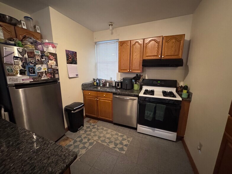 Building Photo - 551 Washington St