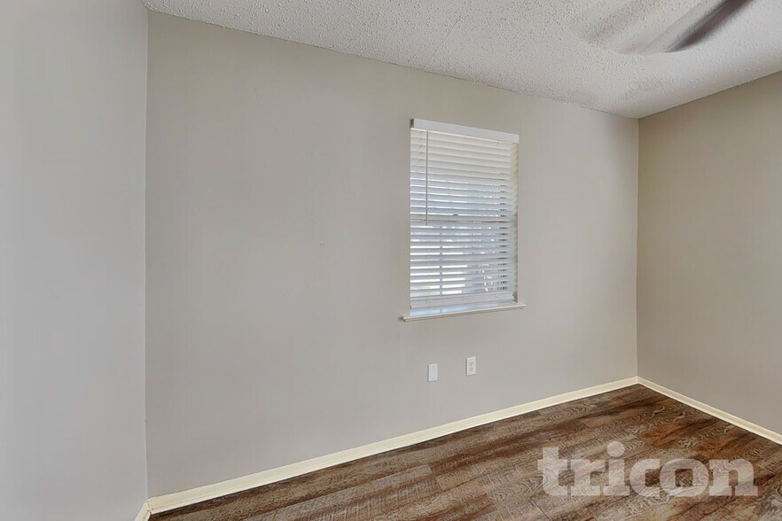 Building Photo - 429 W Ferndale Ln