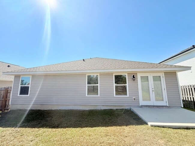 Building Photo - 5719 Guinevere Ln