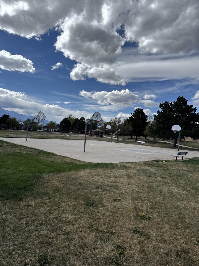 Building Photo - 5198 Dovetail Ln