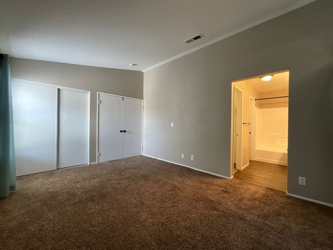 Building Photo - Single story Rosamond Home