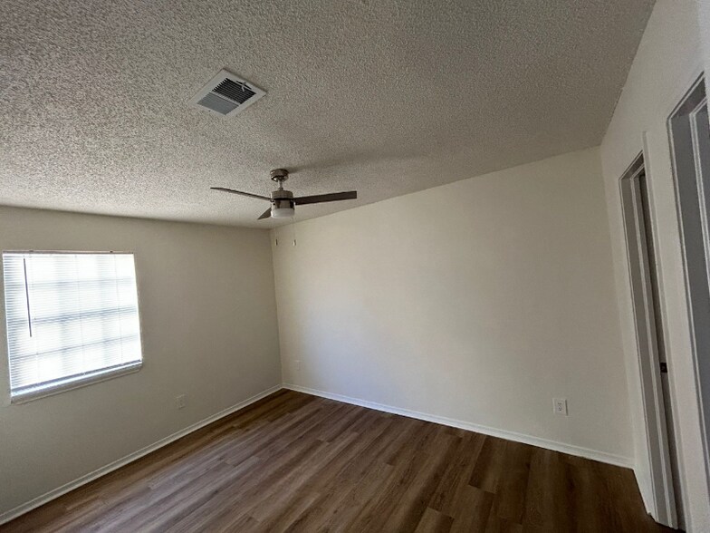 Building Photo - 3301 S 113th Ave W