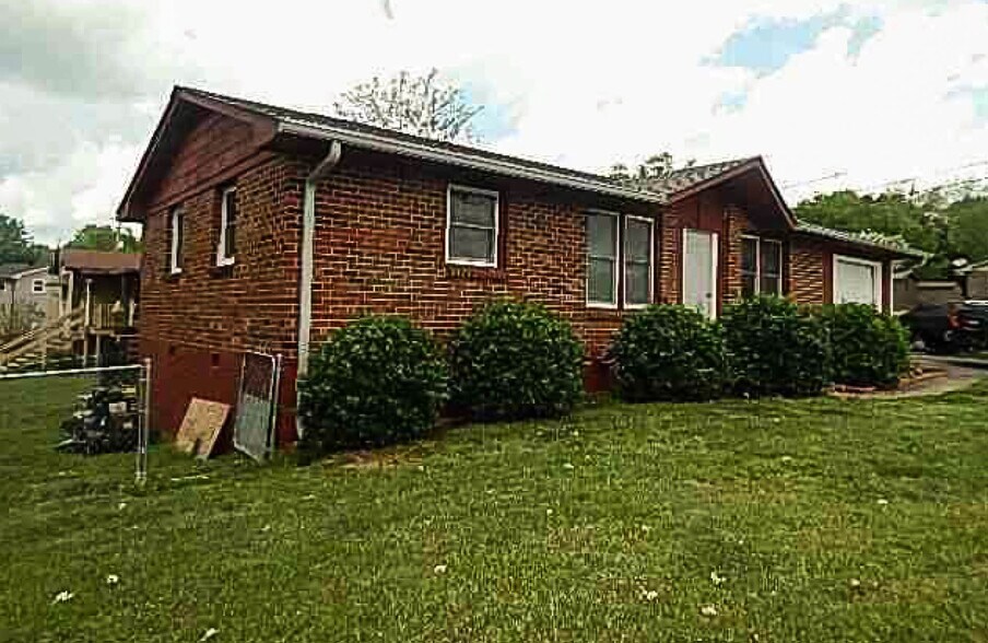 Great location - 101 Evergreen Circle