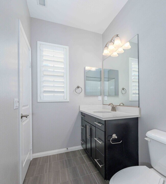 Building Photo - Expansive Portola Springs 4 Bedroom Home