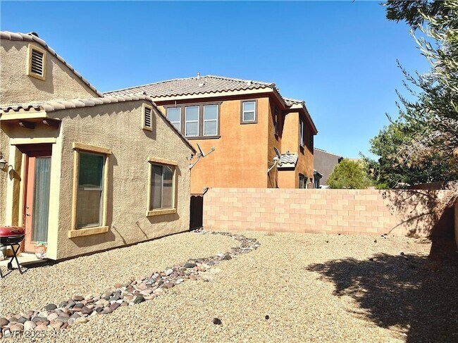 Building Photo - 493 Via Stretto Ave