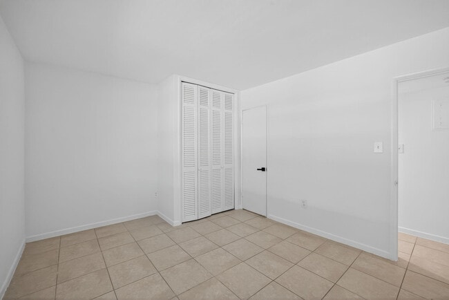 Building Photo - 1821 Middle River Dr