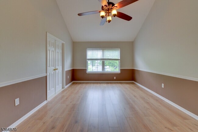 Building Photo - 5 Marco Polo Ct