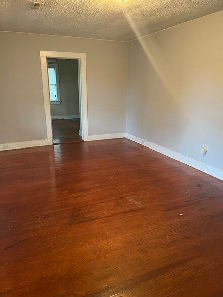 Building Photo - 1009 Mamie Street