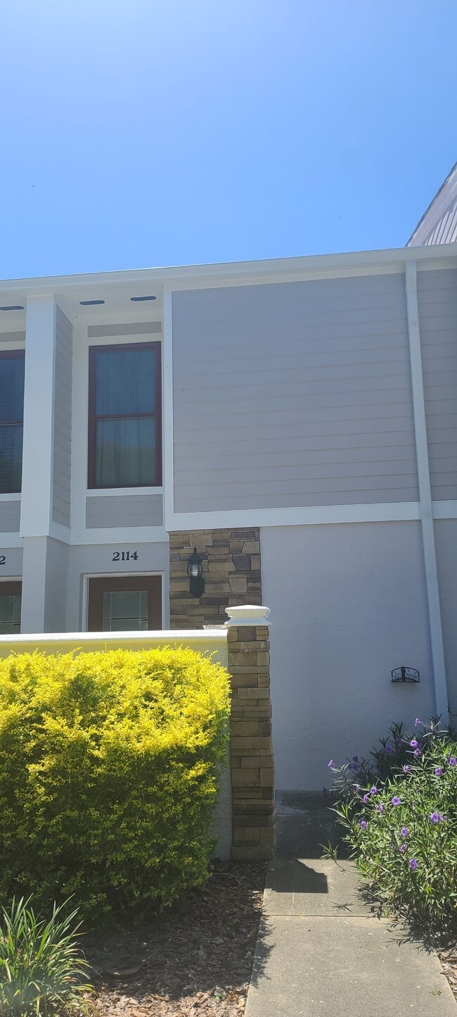 Primary Photo - 2114 NE 38th St