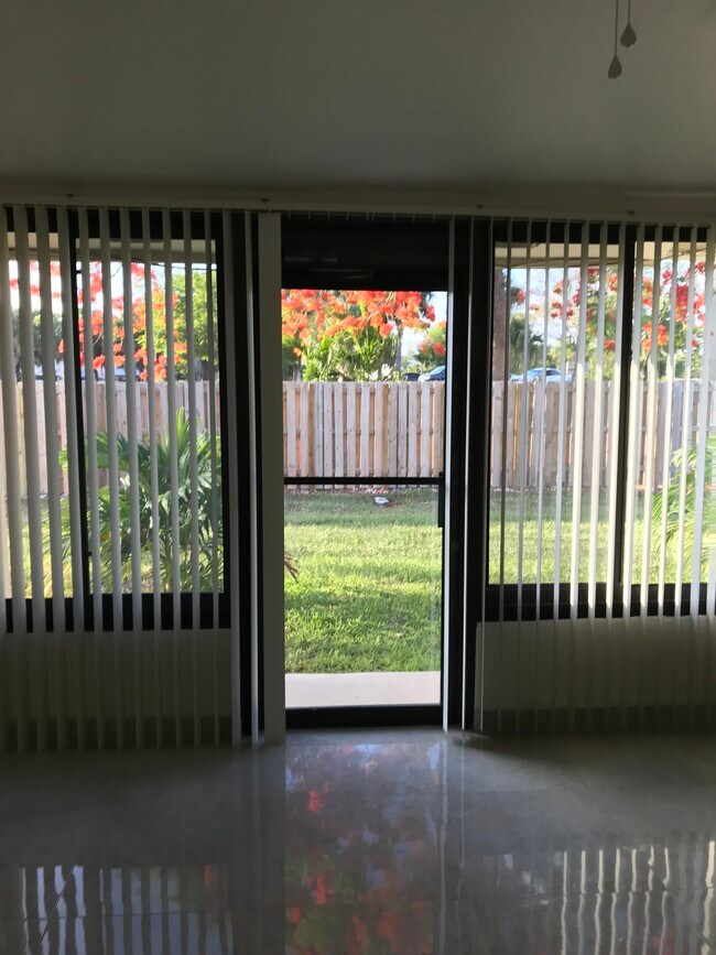 Door to back of the house - 11701 SW 108th Ln