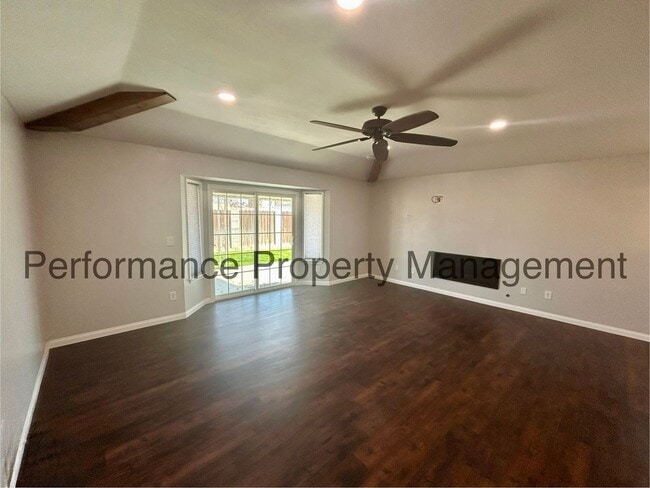 Building Photo - Charming 3 Bed/2 Bath NW Bakersfield Home w/ Solar, RBP & $0 Deposit Option