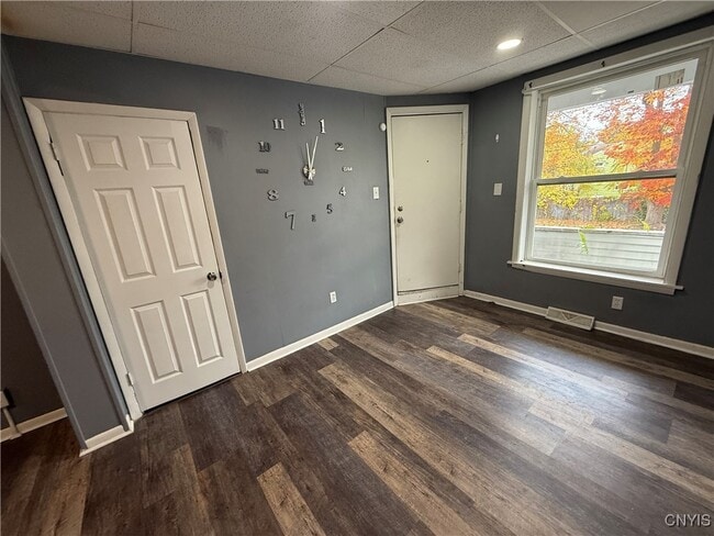 Building Photo - 221.5 Lakeview Ave