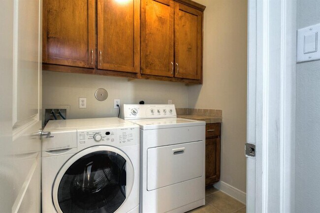 Building Photo - 6909 Staffordshire