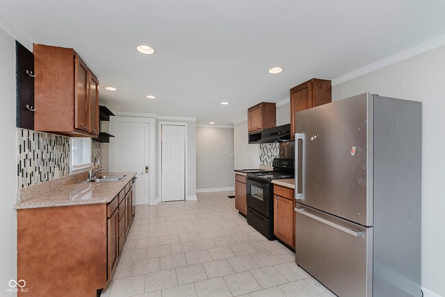 Building Photo - 6222 Kingsley Dr