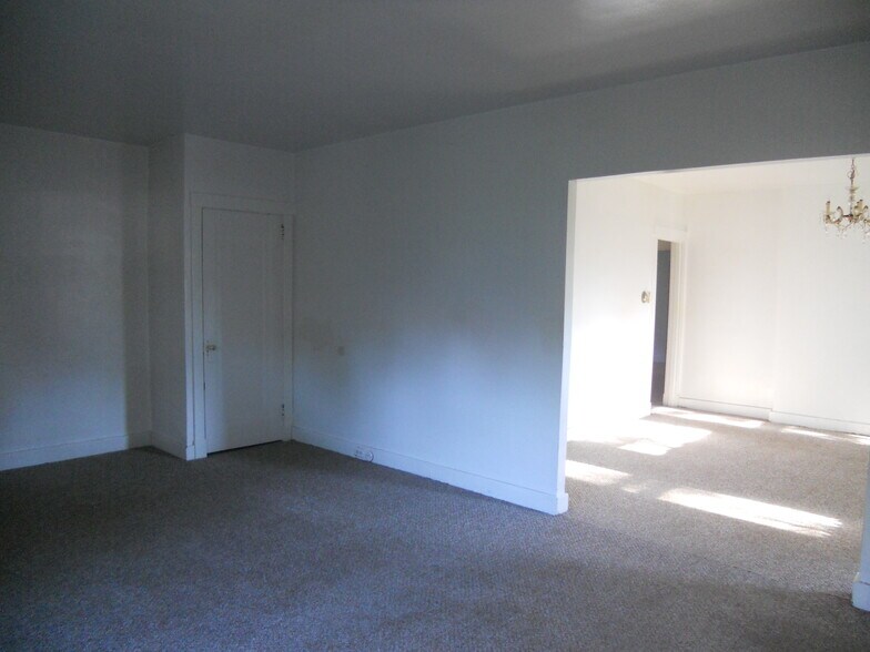 Building Photo - 2201 Pittock St