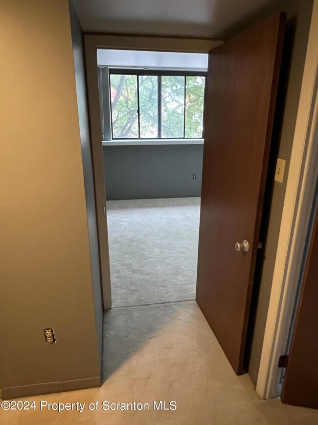 Building Photo - 220 Linden St