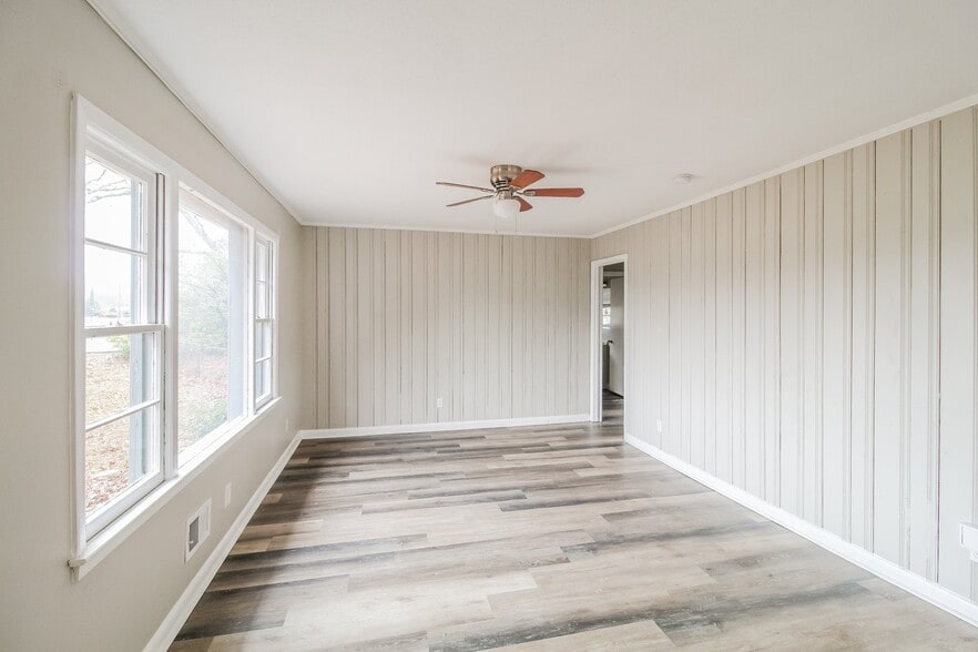 Building Photo - 101 Briardale Ave