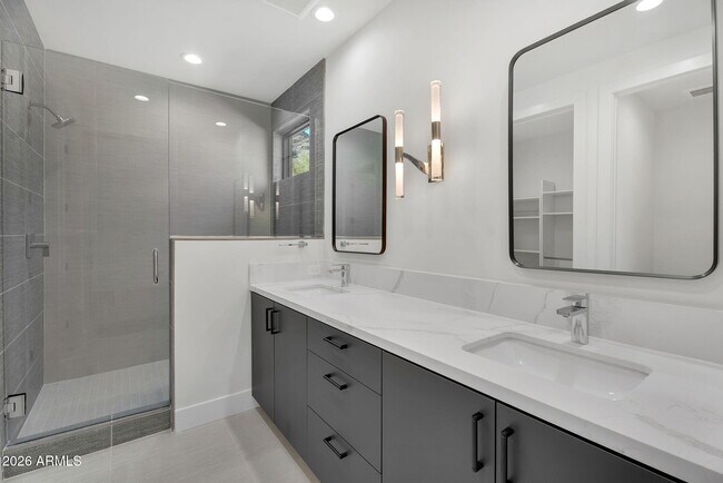 Building Photo - 6975 North 39th Pl