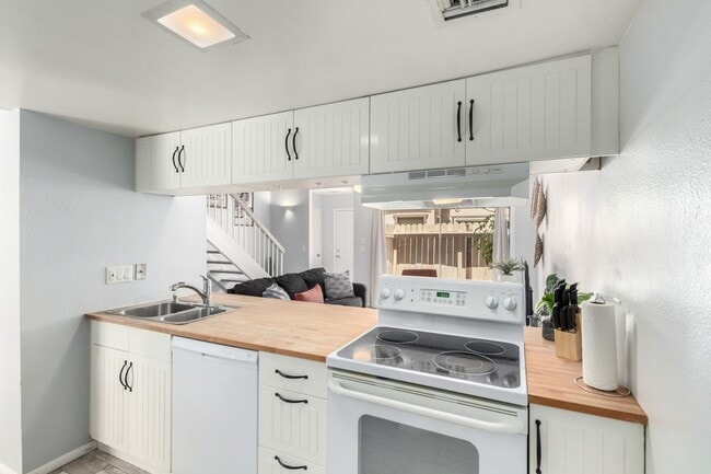 Building Photo - Scottsdale Condo