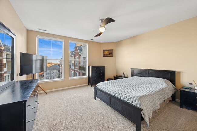 Building Photo - 7757 Van Buren St