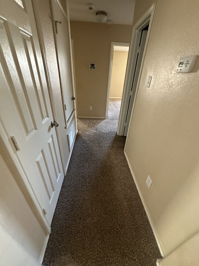 Building Photo - AVAILABLE NOW!