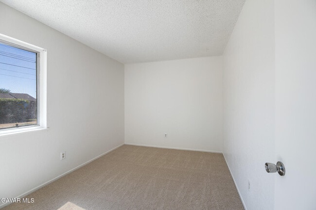 Building Photo - 44210 Fenhold St