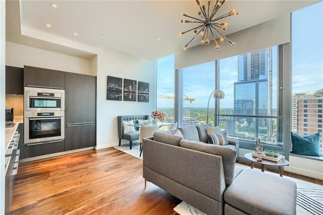 Primary Photo - 210 Lavaca St