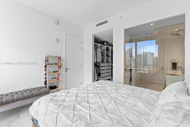 Building Photo - 700 NE 26th Terrace