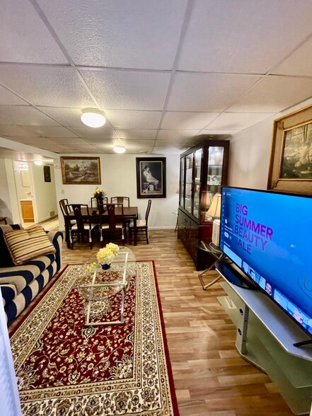 Building Photo - 429 W Lawrence St