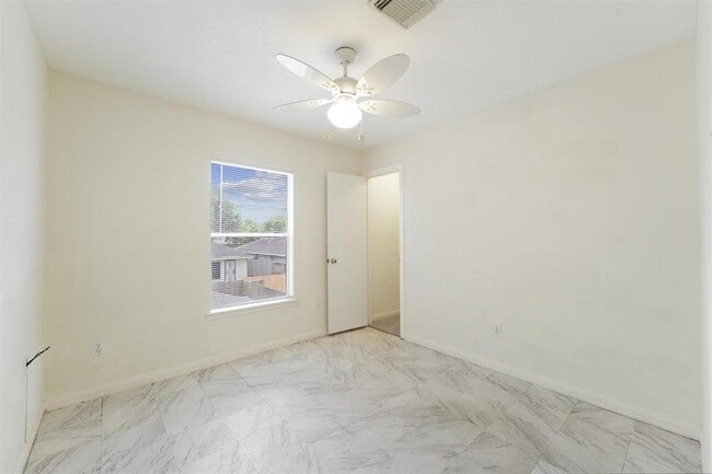 Building Photo - 16131 Canaridge Dr