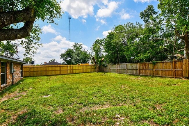 Building Photo - 17022 Quail Park Dr