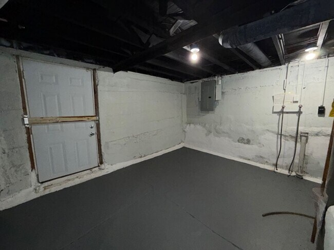 Building Photo - Lovely 2 Bedroom / 1 Bath for Rent - Section 8 Welcome